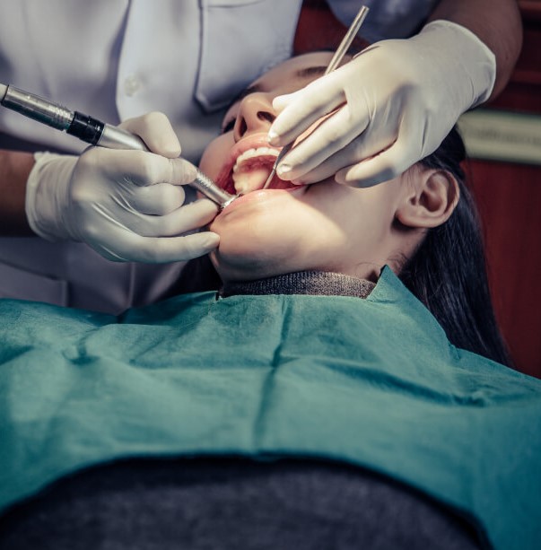 Betændelse i tand få behandling hos tandlæge