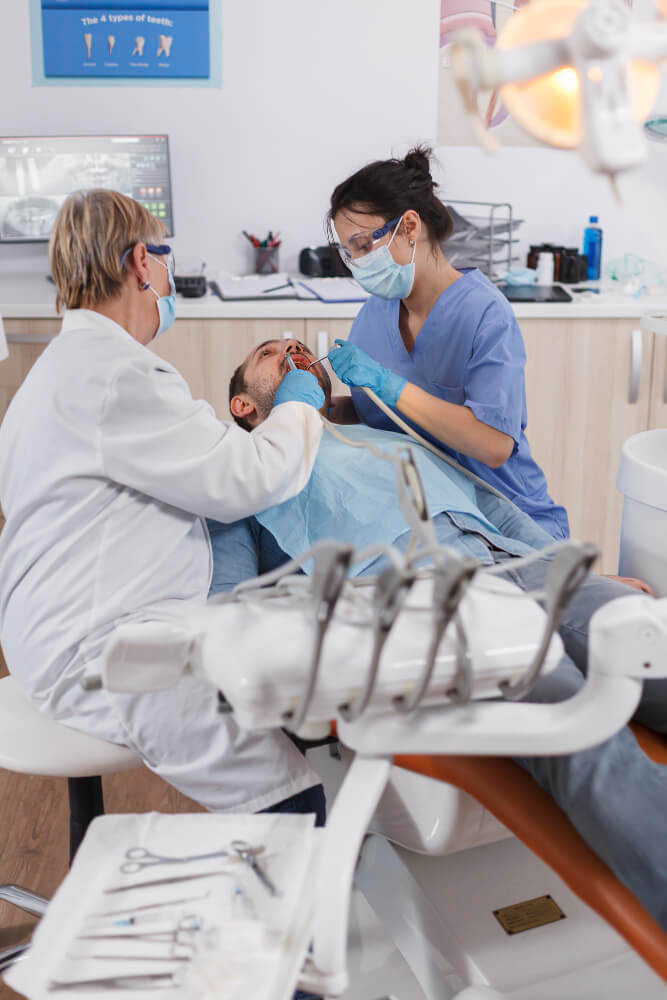 Har du tydelig syreskade på tænder så besøg vores tandklinik