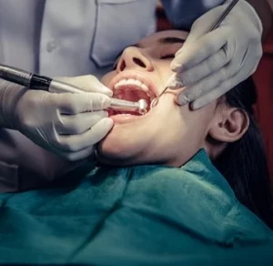 Behandling af tandbyld hos tandlæge